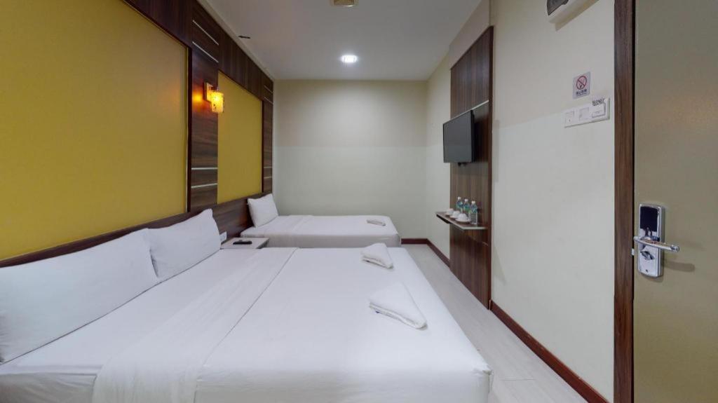 Golden Night Hotel Subang Jaya Esterno foto
