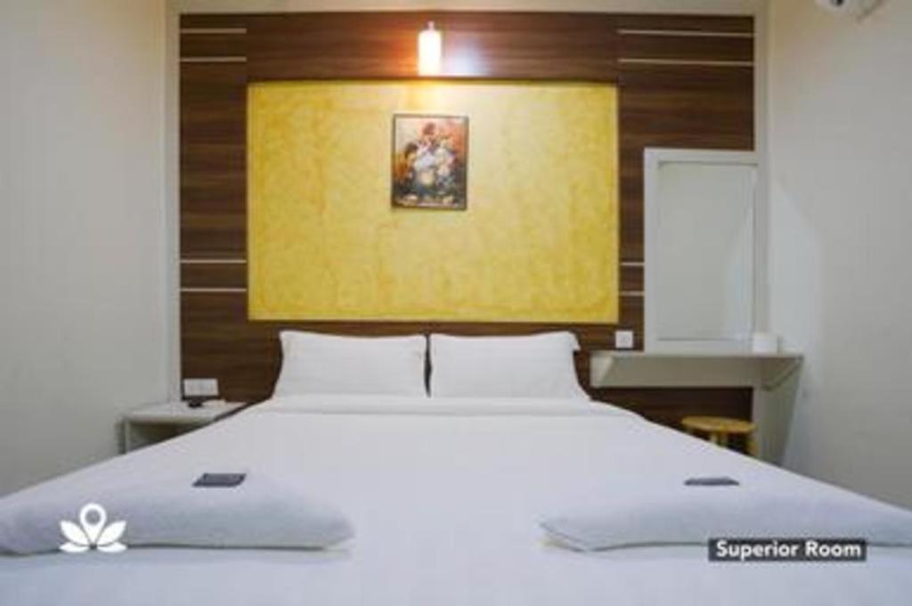 Golden Night Hotel Subang Jaya Esterno foto
