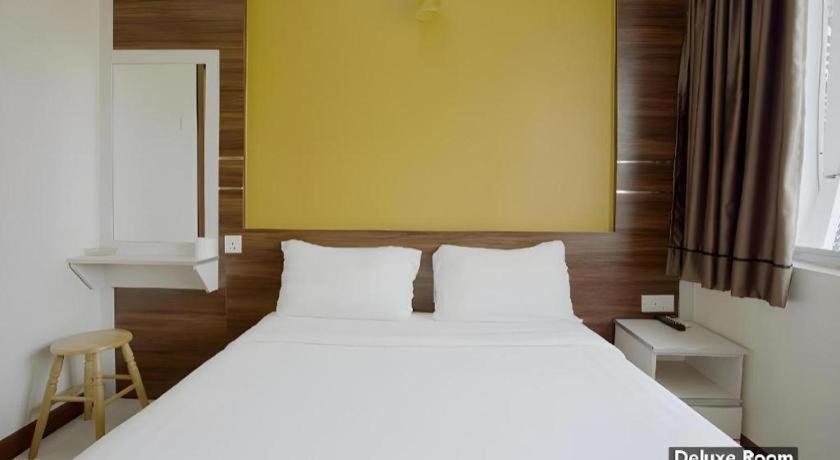 Golden Night Hotel Subang Jaya Esterno foto