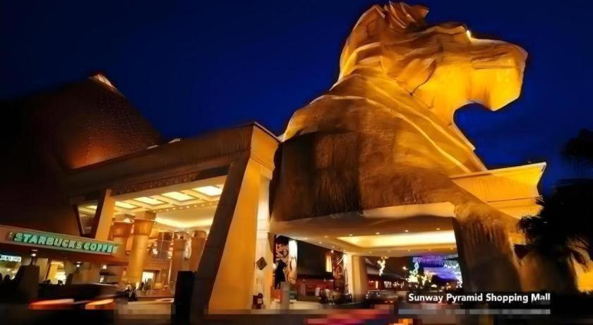 Golden Night Hotel Subang Jaya Esterno foto