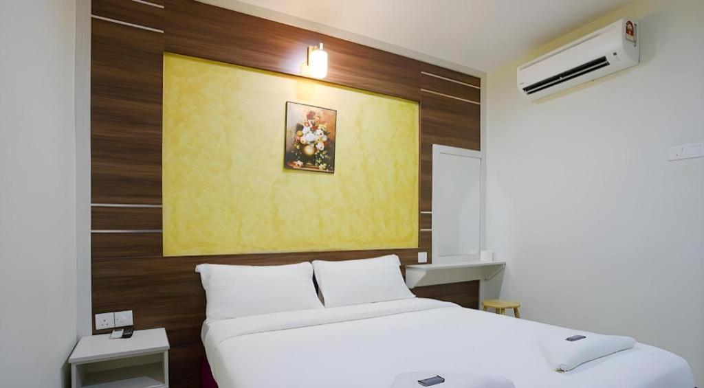 Golden Night Hotel Subang Jaya Esterno foto