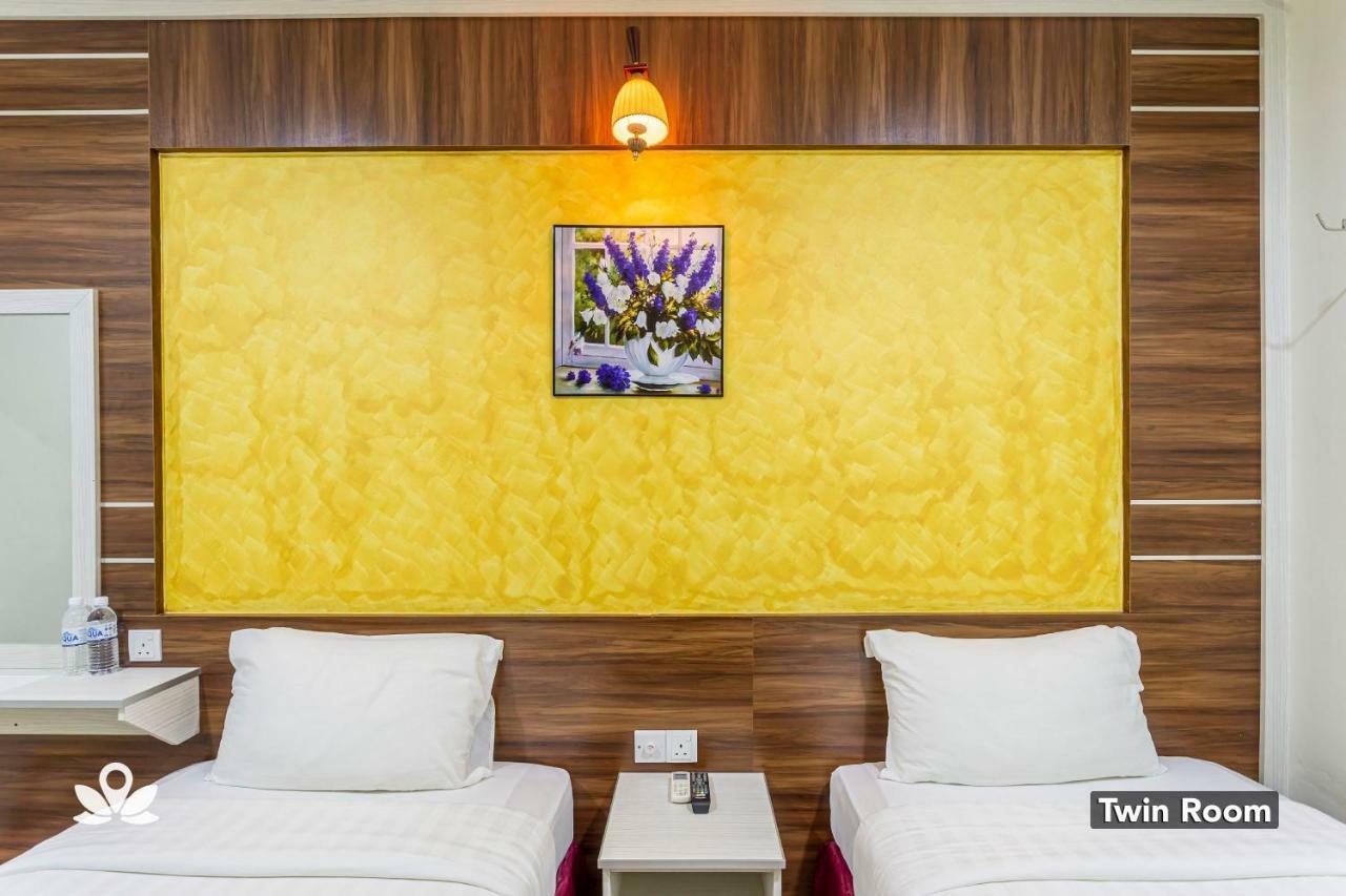 Golden Night Hotel Subang Jaya Esterno foto